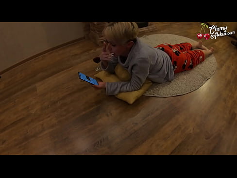 ❤️ Šialená blondínka fajčí obrovský penis a skáče na ňom - análny sex ❤️ Anal video na sk.battlepass-bonuse.ru ☑